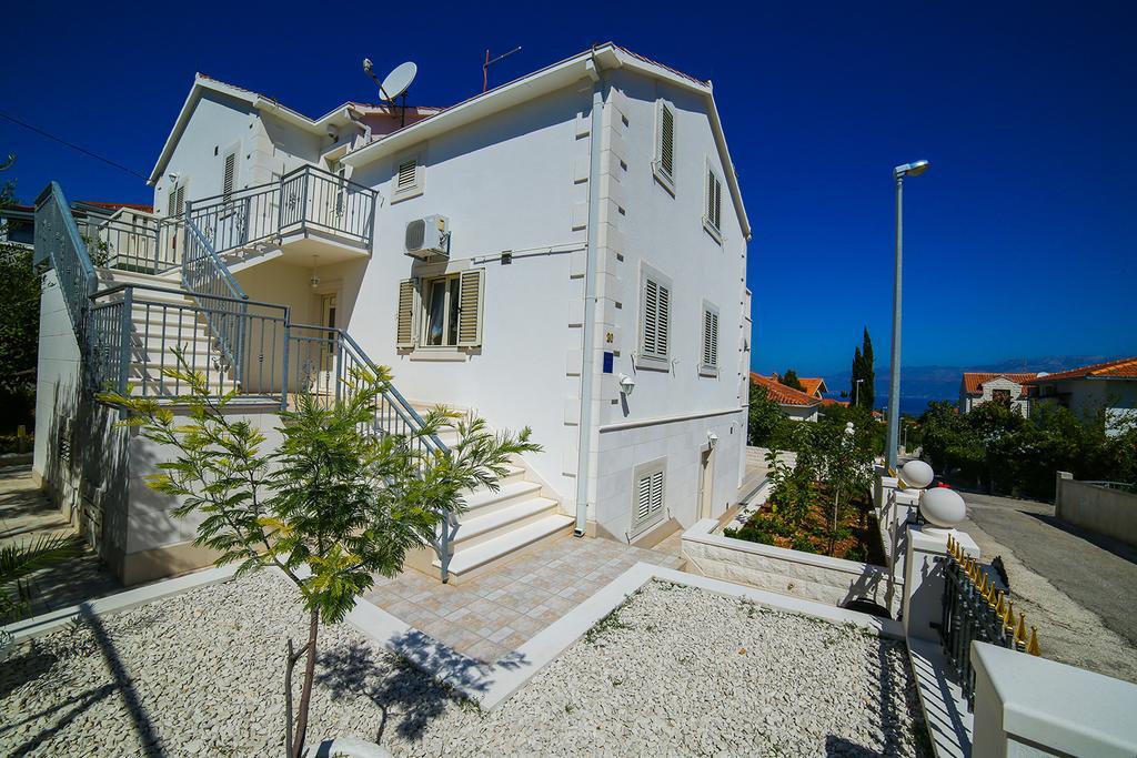 Apartments Manda Supetar Exterior foto